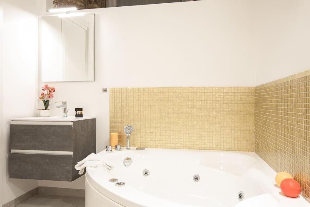 Memorable Jacuzzi Suite Navona - Top Collection Рим Екстер'єр фото